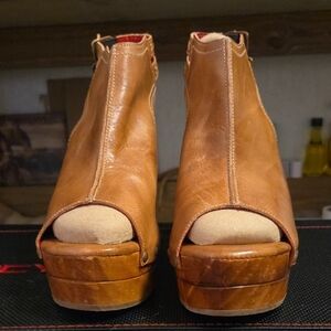 Bed | Stu Imelda Wooden Wedge Women's 8 Tan Rustic Genuine Leather